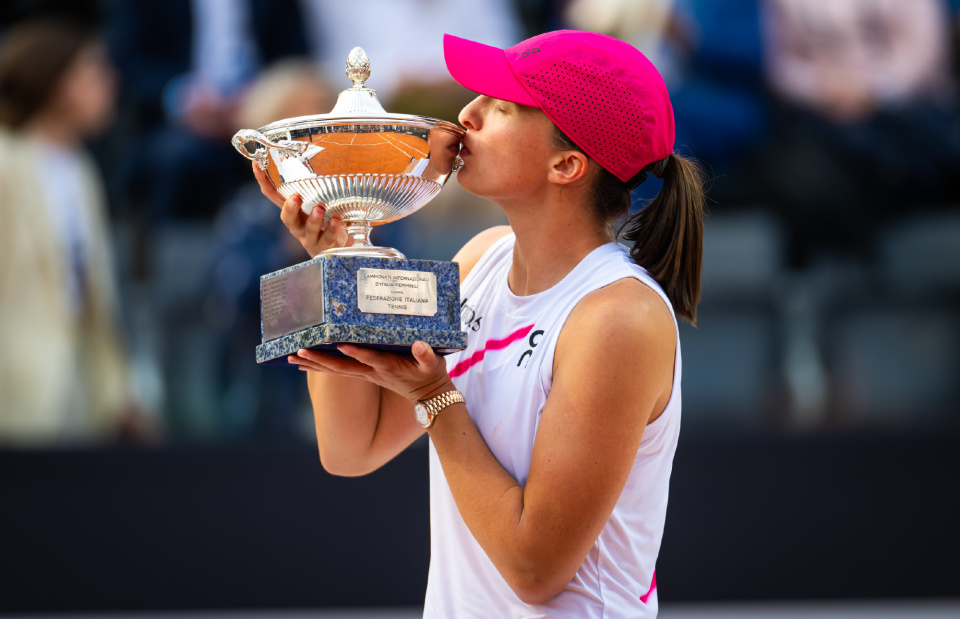 科维托娃意外战胜巴塞罗那，夺冠引爆全场！的简单介绍