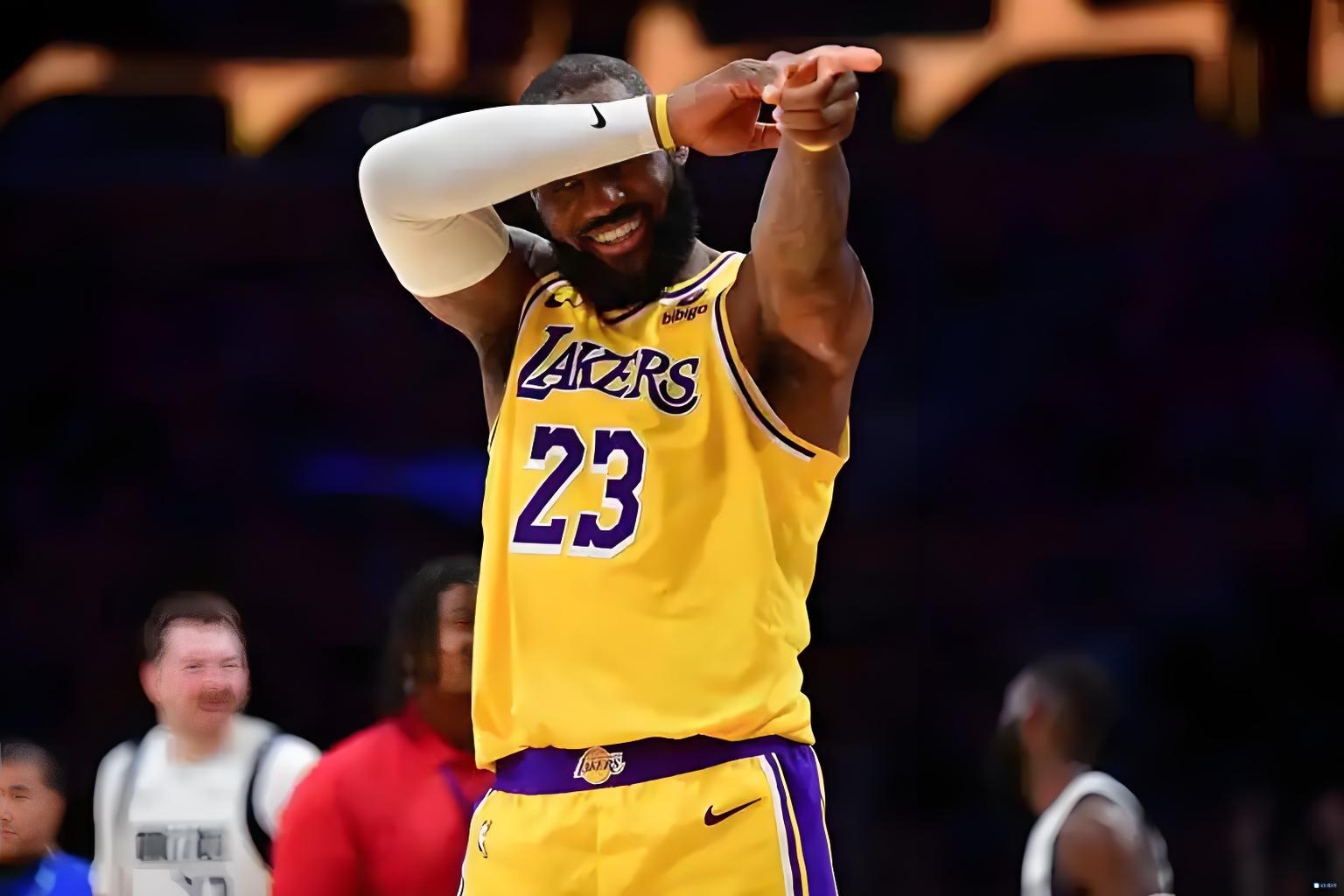 莱万多夫斯基意外战胜湖人，最后时刻胜出引爆全场！