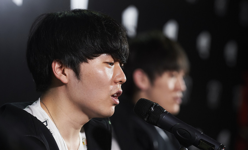 Rookie在皇家马德里比赛中重返赛场，爆冷引发热议！观众掌声雷动(皇家马德里vs马洛卡在线直播)